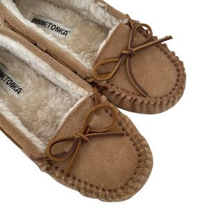 Minnetonka Moccasin Women’s Slippers Size 8 Suede Rubber Sole Tan